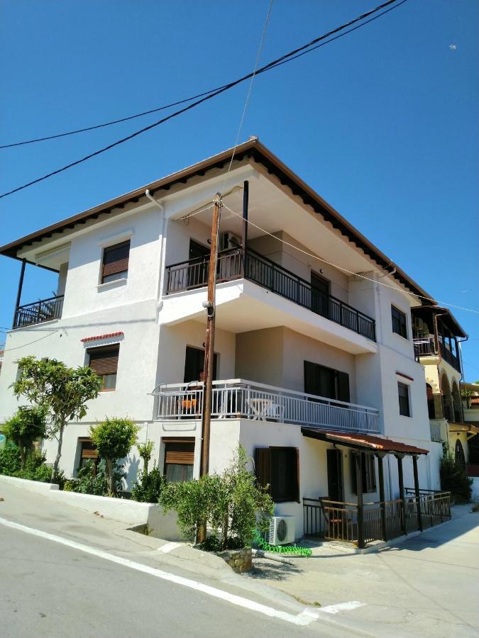 Gianni'S Apartment 1 By The Sea アムリアニ エクステリア 写真